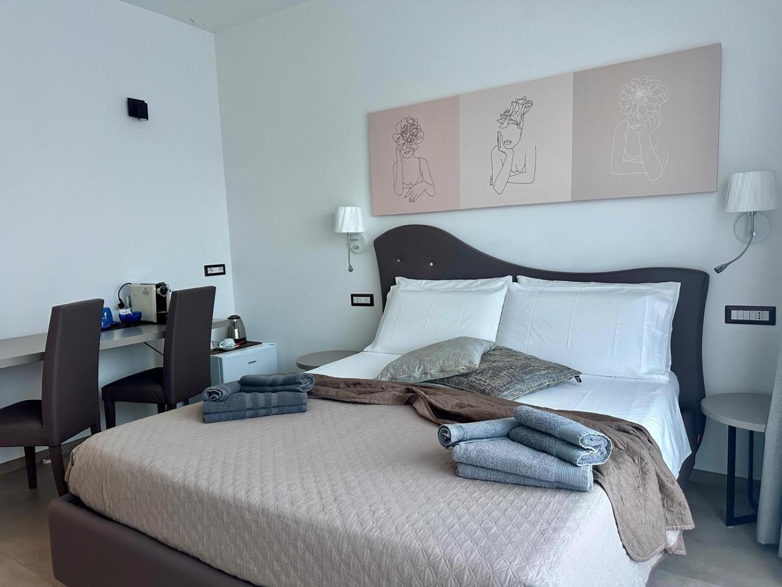 Blue Velvet Rooms Tortoli Exterior photo