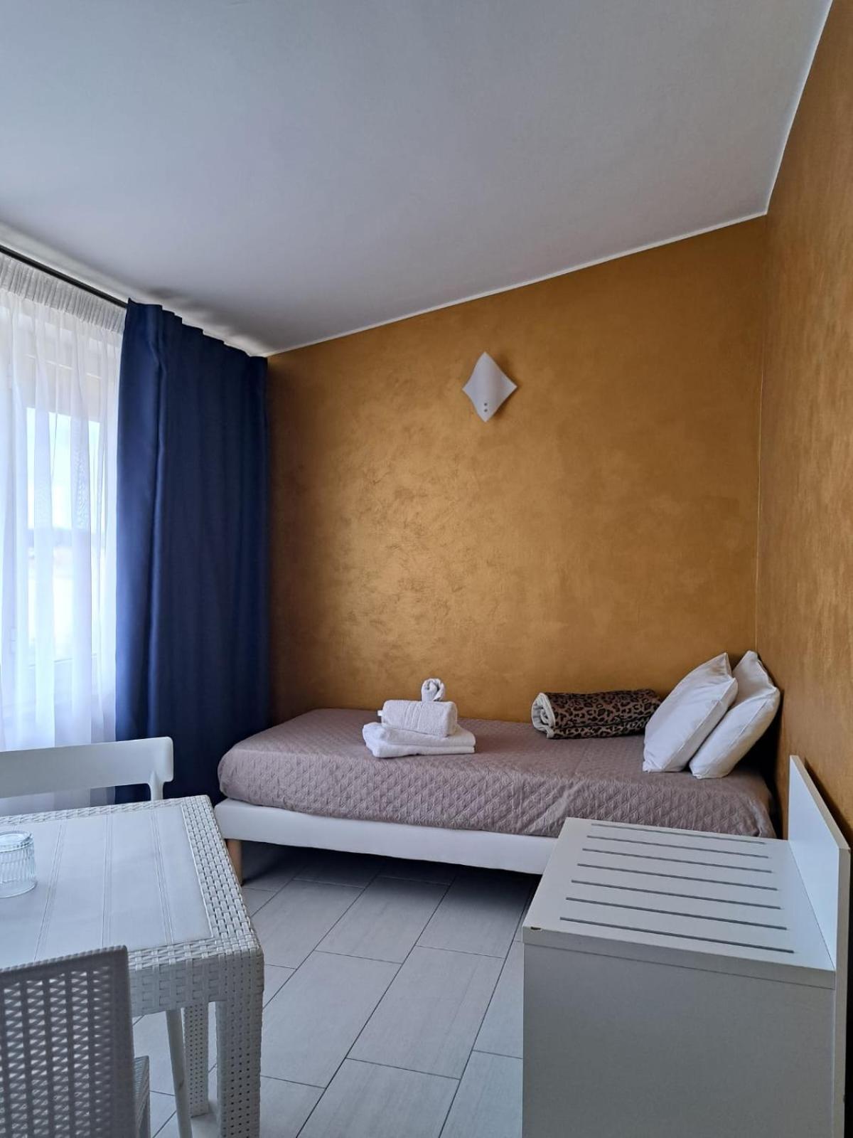 Blue Velvet Rooms Tortoli Exterior photo